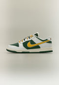 Nike Sportswear NIKE DUNK LOW RETRO SE SPORT - Trainers - sail/univ gold coloured/fir/univ red/black