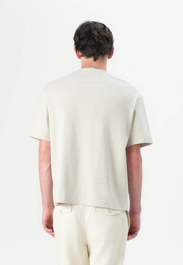 Selected SLHRELAXNORMAN GRAPH TEE
