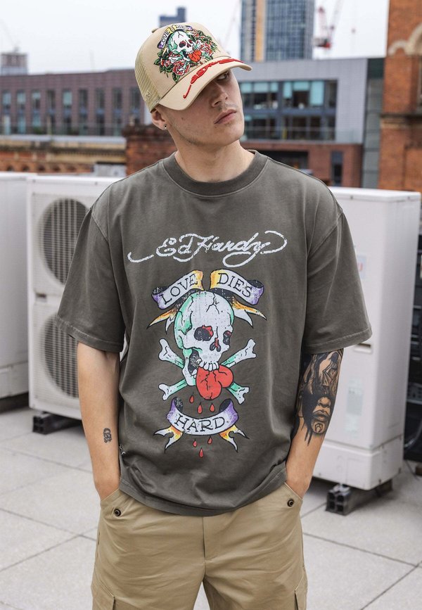 Ed Hardy  LOVE DIES HARD
