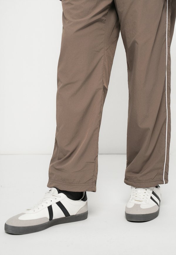 Hollister Co. BAGGY TRACK