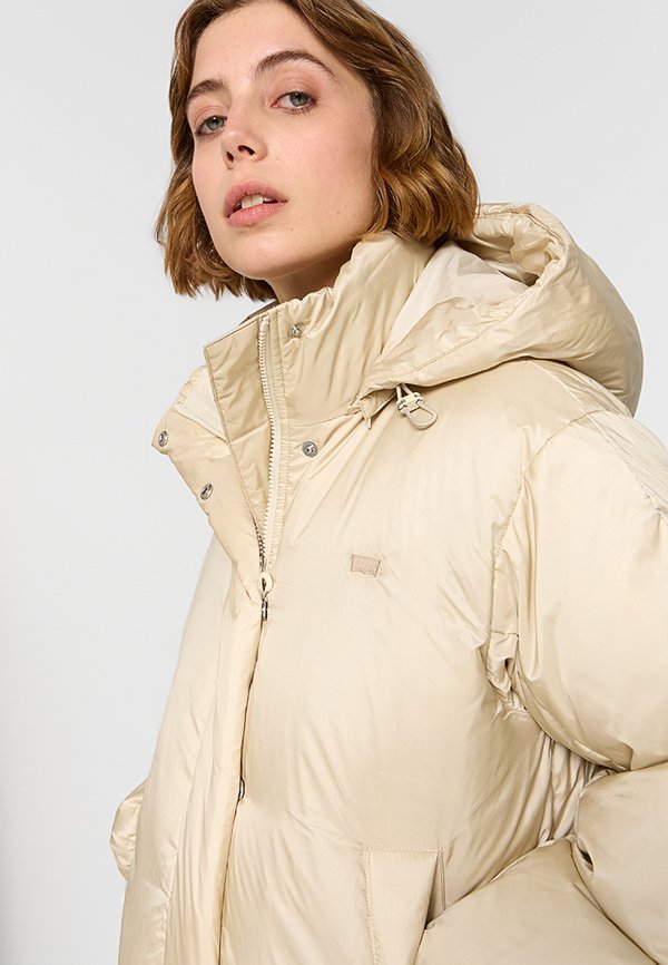 Levi's® BUBBLE SHORTY ALMOND MILK