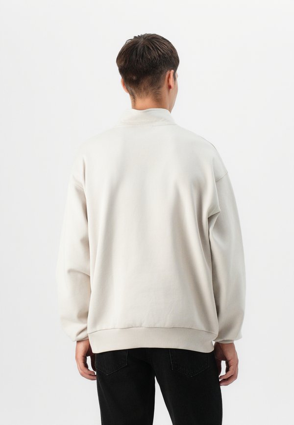 On Vacation MEMBERS CLUB TROYER UNISEX