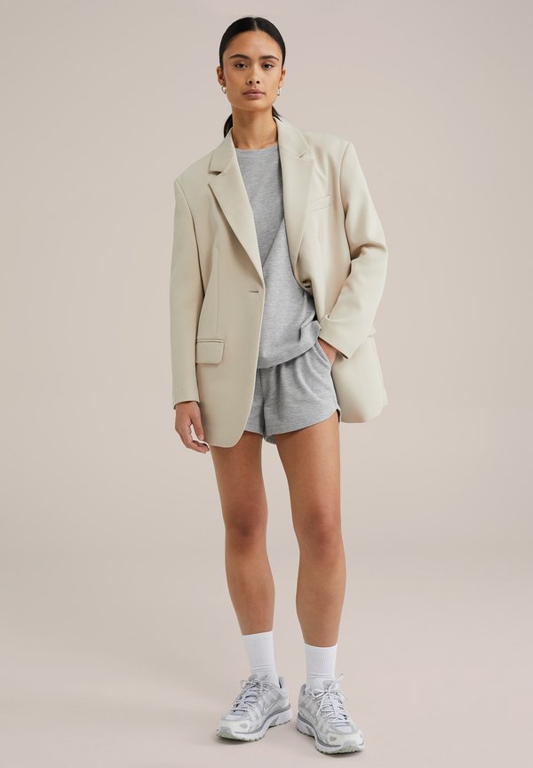 WE Fashion
