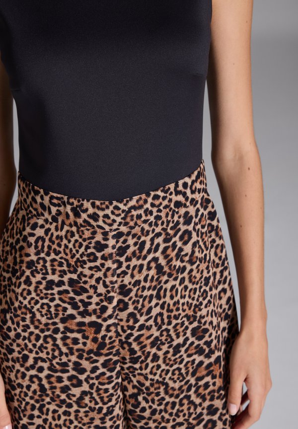 Swing MIT WEITER IN ANIMAL PRINT
