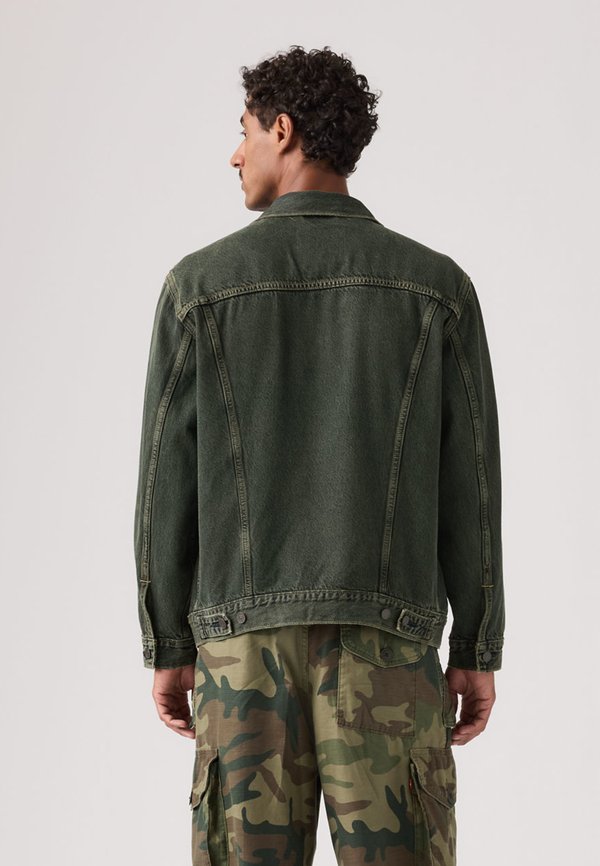 Levi's® RELAXED FIT TRUCKER