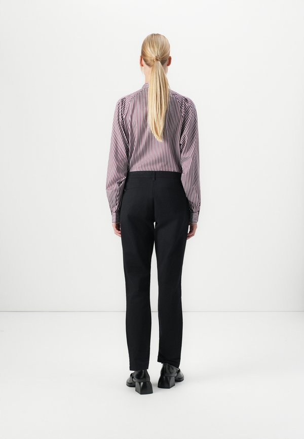 DOCKERS WEEKEND CHINO SLIM ANKLE