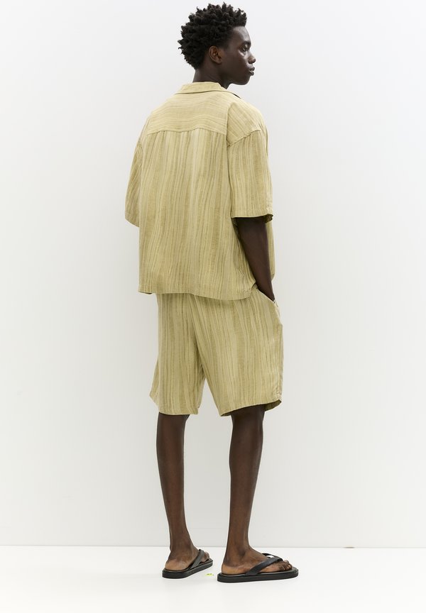 PULL&BEAR STRIPED SHORT SLEEVE