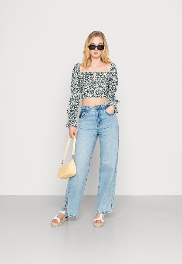 Glamorous FITTED STRAIGHT NECK CROP TOP WITH DOUBLE PUFF SLEEVES