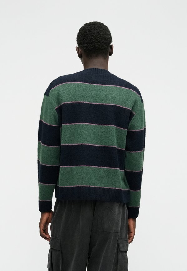 Abercrombie & Fitch STRIPE ESSENTIAL CREW SWEATER
