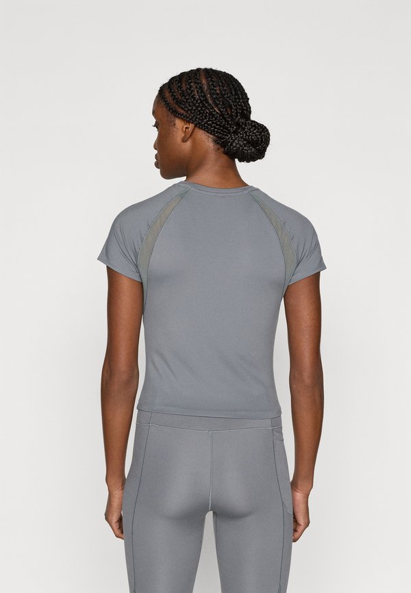 Under Armour MOTION MESH