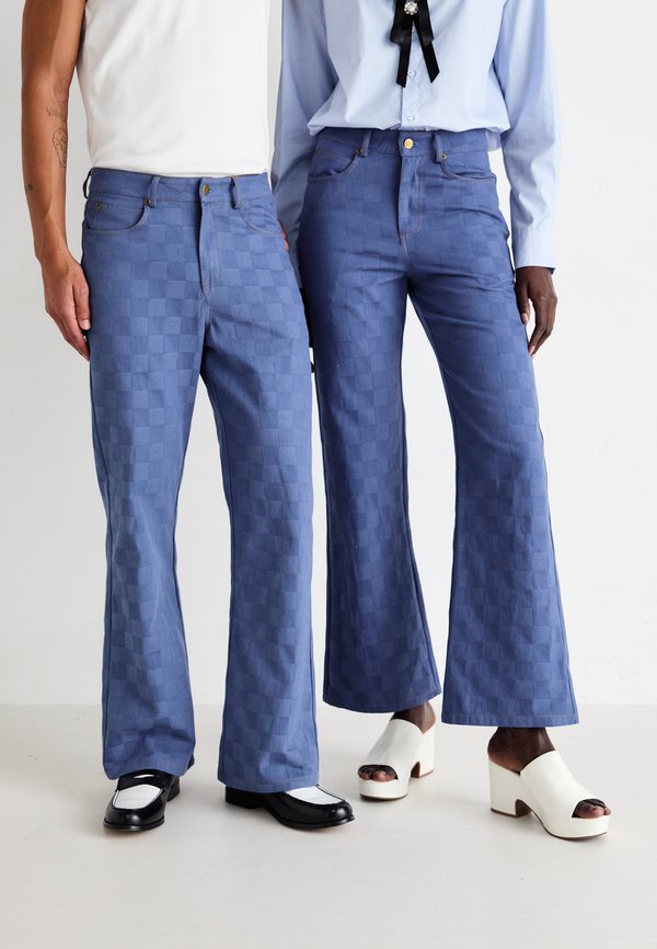 Sister Jane CABIN EMBOSSED UNISEX