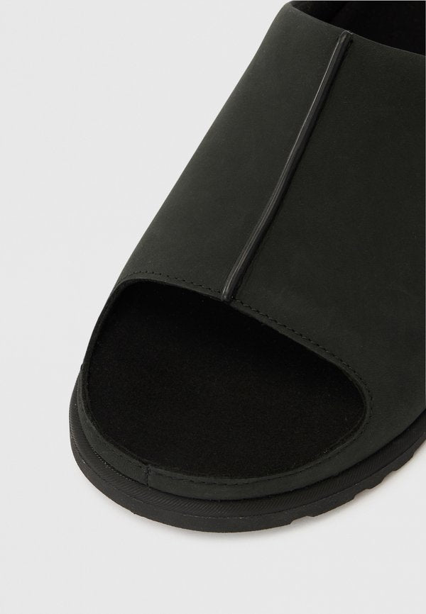 UGG OTZO
