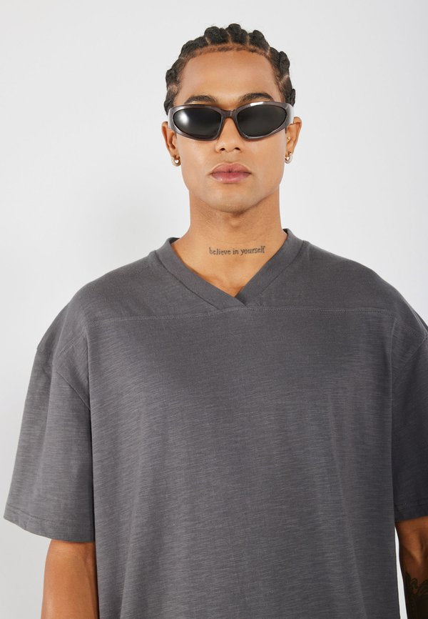 YOURTURN by Zalando OVERSIZED FIT V NECK