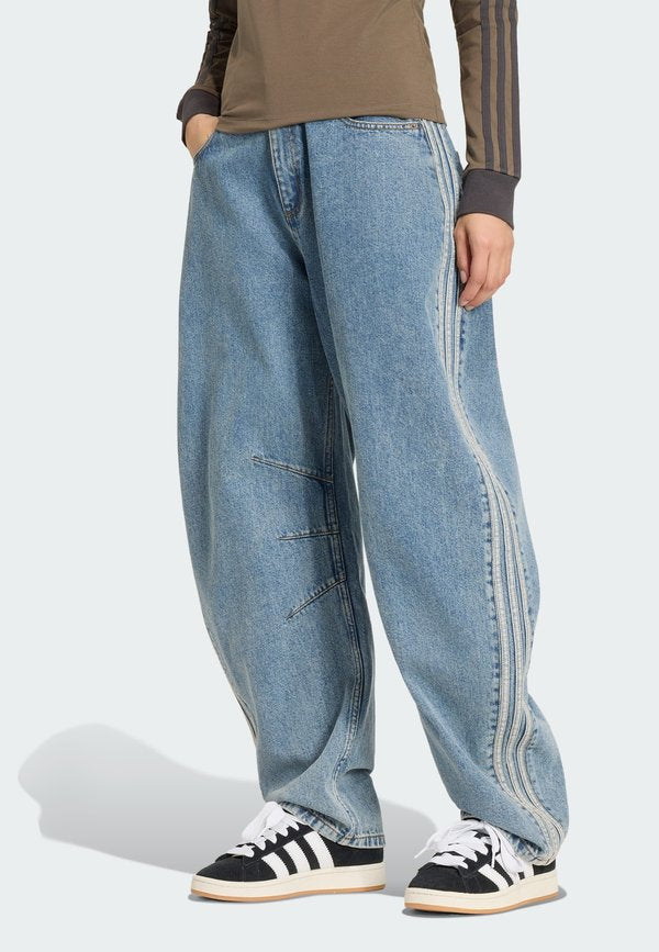adidas Originals BARREL PNT D - Relaxed fit jeans - worn blue denim