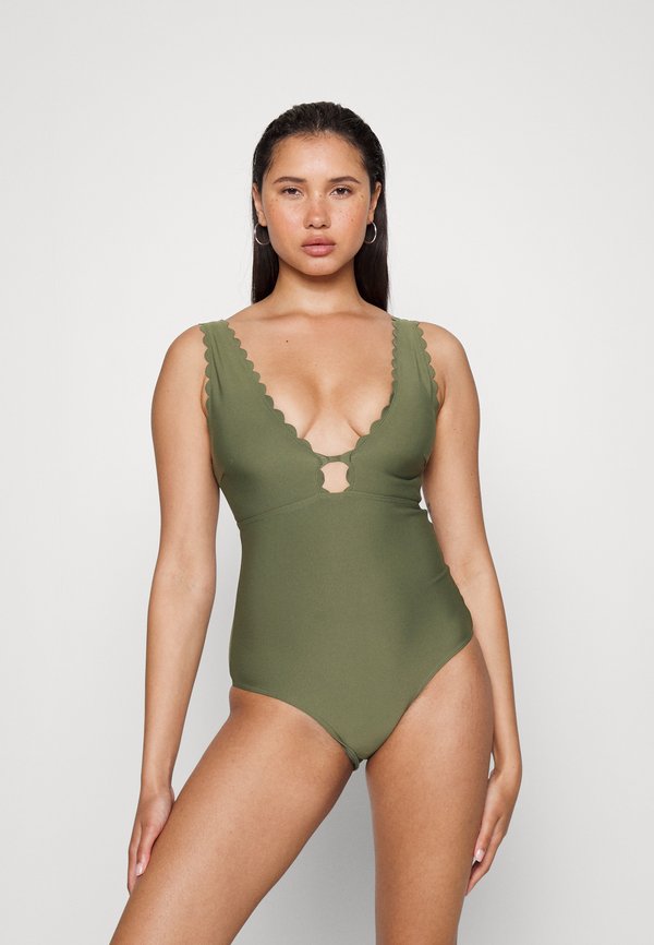 Marks & Spencer PADDED SCALLOP PLUNGE