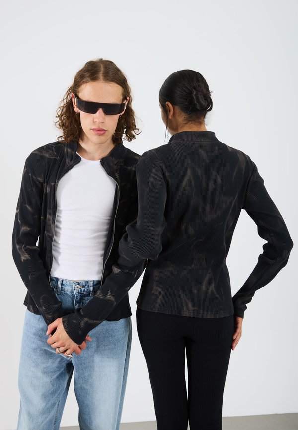 YOURTURN by Zalando MUSCLE FIT WASHED ZIP-UP SWEATSHIRT