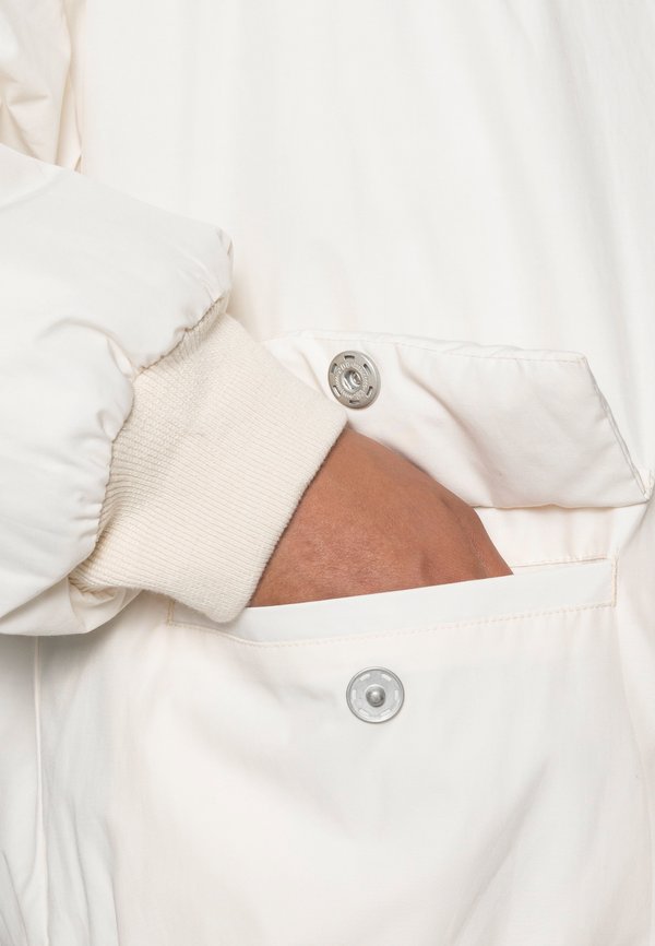 Levi's® PILLOW PUFF