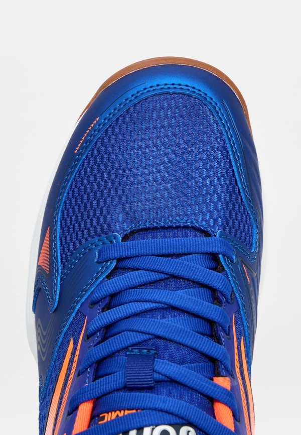 Joma V.DYNAMIC