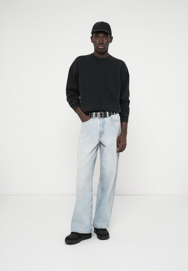 Hollister Co. WEBEX BOXY CREWS