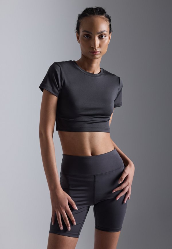 Even&Odd active by Zalando ESSENTIAL CROPPED T-SHIRT