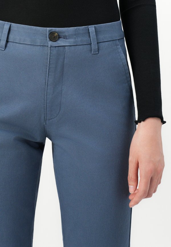 DOCKERS WEEKEND CHINO SLIM ANKLE