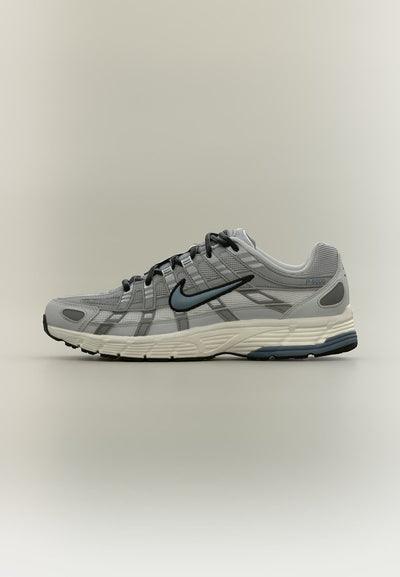 Nike Sportswear NIKE P-6000 ESS+ - Trainers - light smoke grey/blue graphite/smoke grey/photon dust/sail