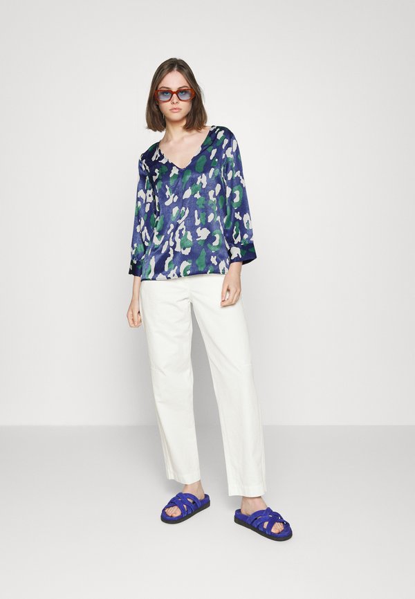VILA VITONE  VNECK