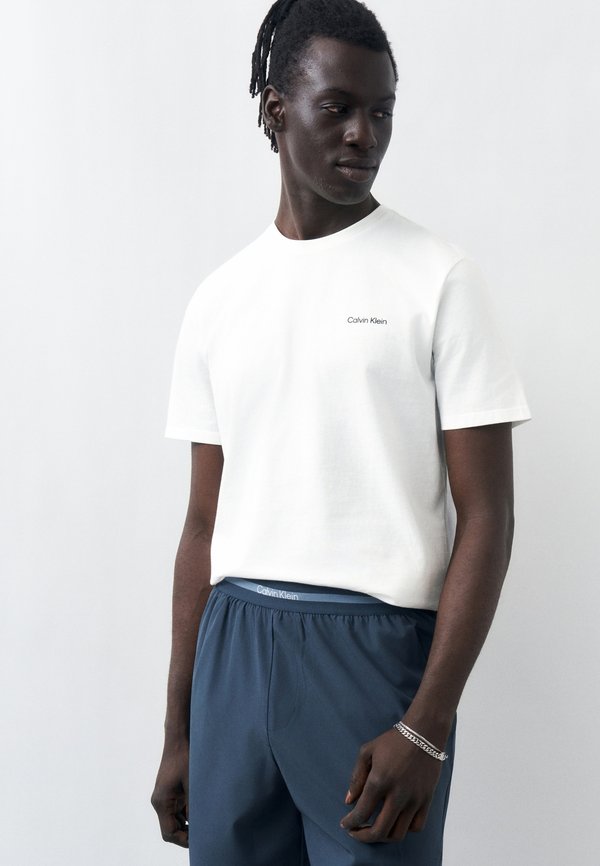 Calvin Klein LOGO CREWNECK TEE - Basic T-shirt - bright white