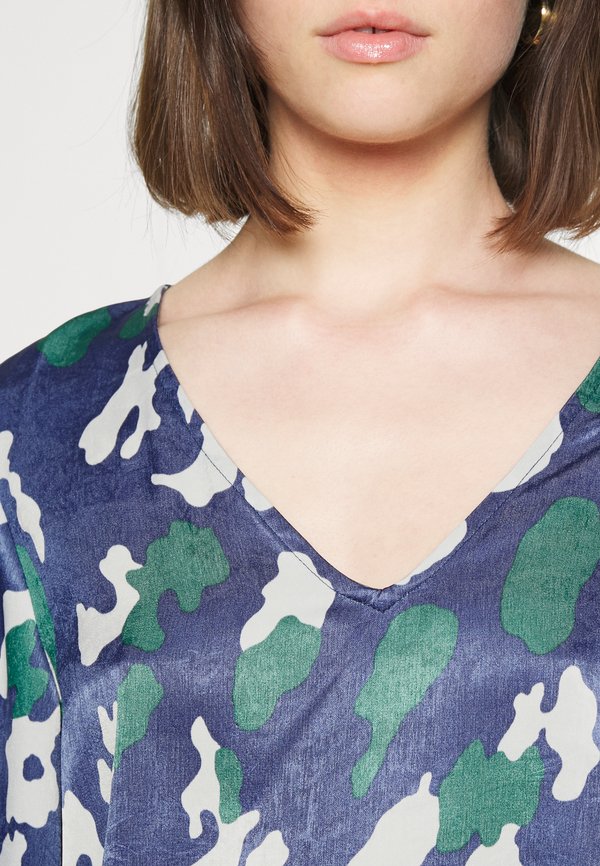 VILA VITONE  VNECK