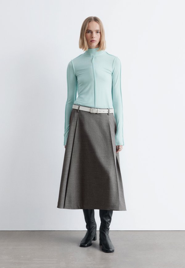 & OTHER STORIES TURTLENECK