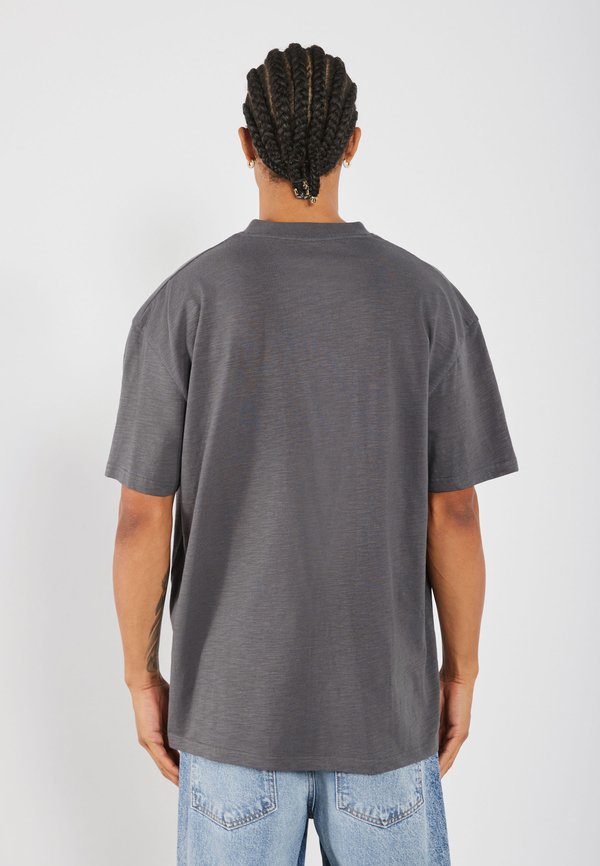 YOURTURN by Zalando OVERSIZED FIT V NECK