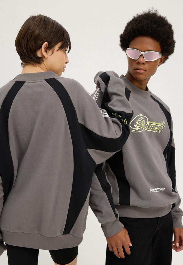 YOURTURN by Zalando SILVER RACER CREW OVERSIZED UNISEX