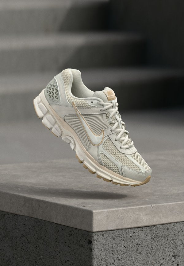Nike Sportswear ZOOM VOMERO 5 - Trainers - light bone/phantom/light orewood brown/black