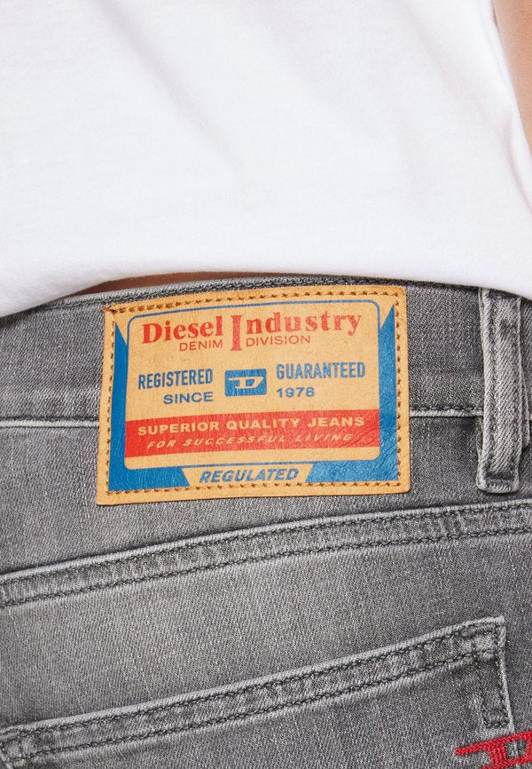 Diesel 2019 D-STRUKT