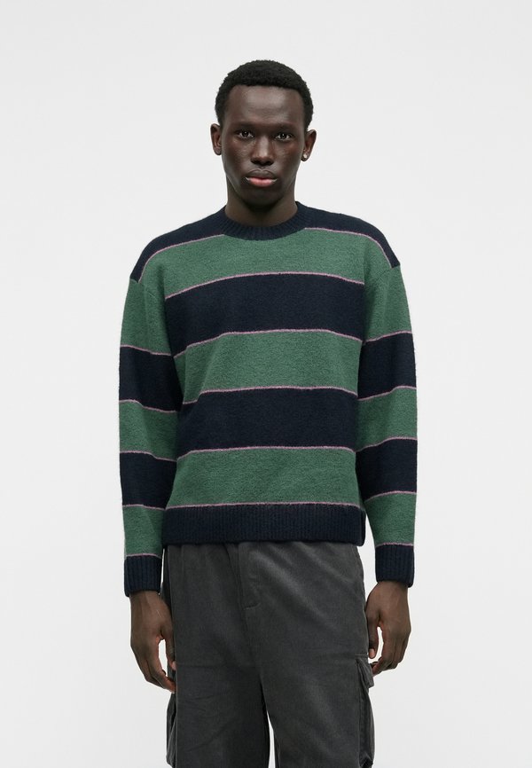 Abercrombie & Fitch STRIPE ESSENTIAL CREW SWEATER