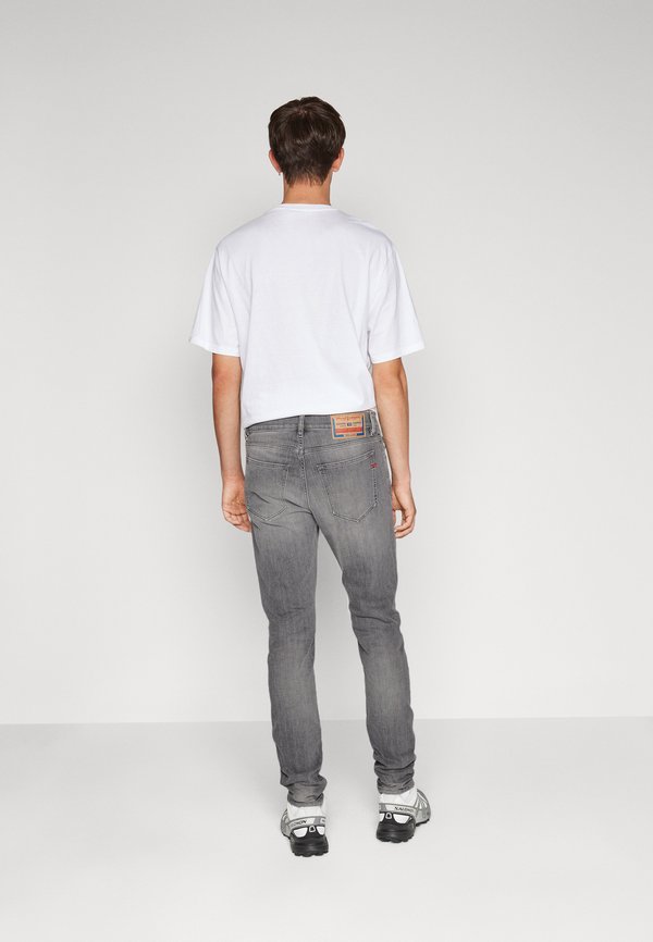 Diesel 2019 D-STRUKT