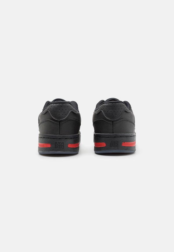Under Armour COURT 96