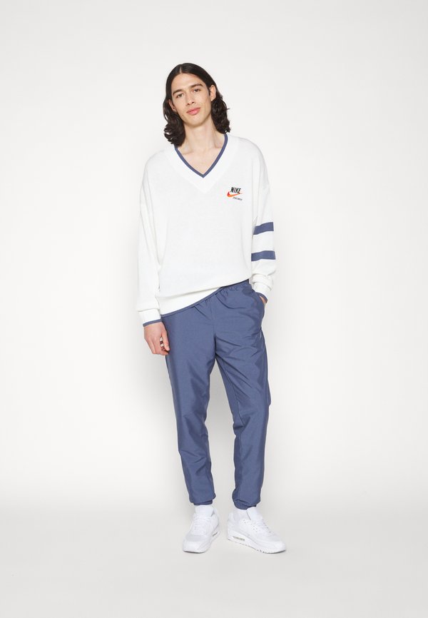 Nike Sportswear  NIKE TREND SWEATER