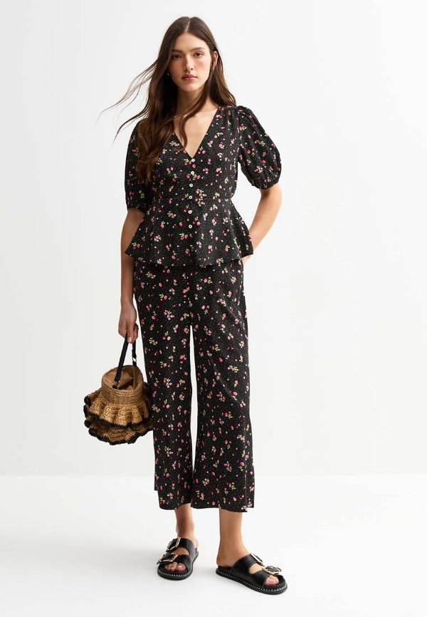 New Look FLORAL PRINT V-NECK