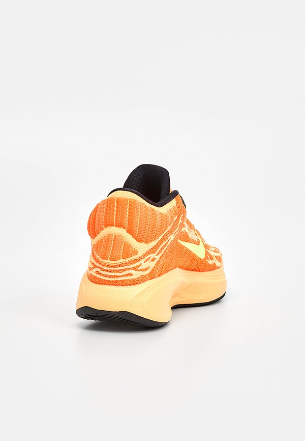 Nike Performance G.T. HUSTLE 3