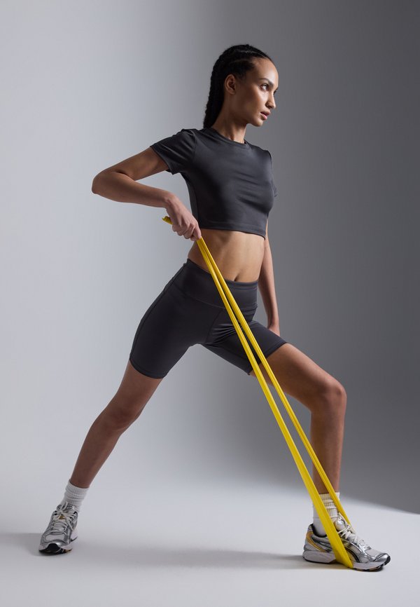 Even&Odd active by Zalando ESSENTIAL CROPPED T-SHIRT