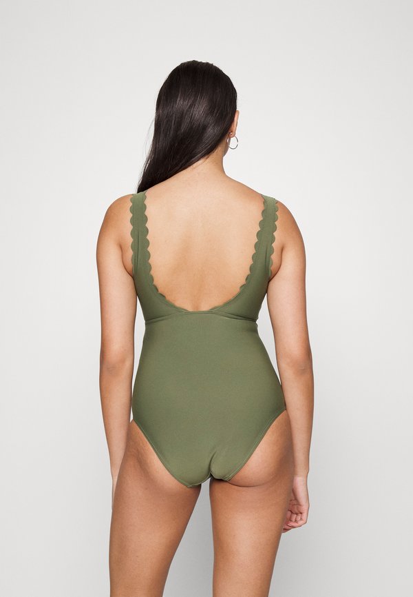 Marks & Spencer PADDED SCALLOP PLUNGE