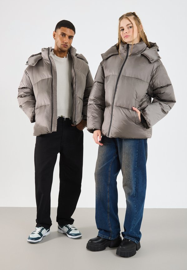 YOURTURN by Zalando UNISEX OVERSIZED FIT HOODED PUFFER JACKET