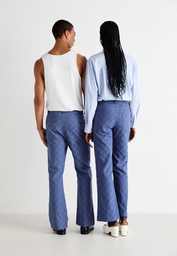 Sister Jane CABIN EMBOSSED UNISEX