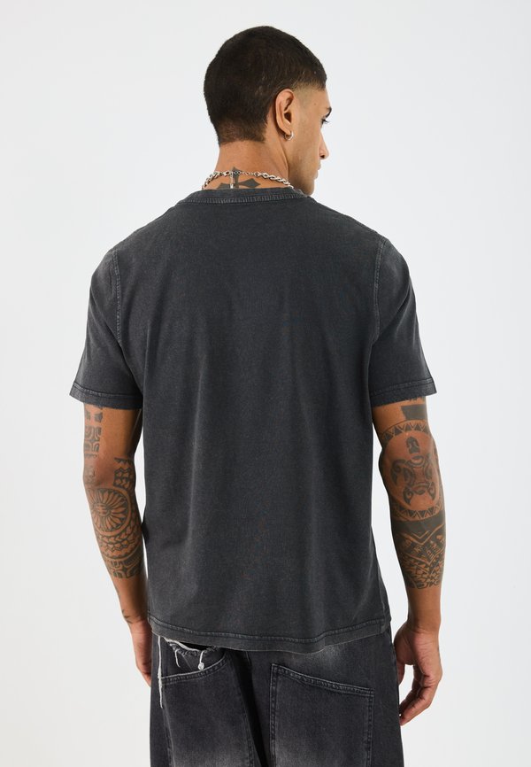 YOURTURN by Zalando REGULAR FIT WASHED