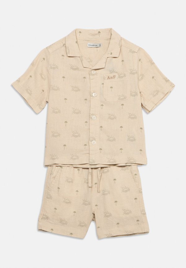 Abercrombie & Fitch SET