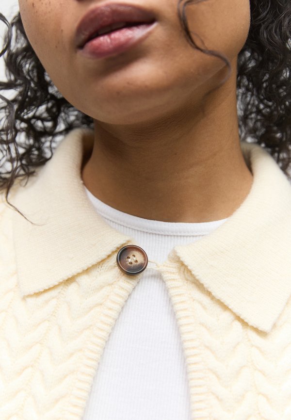 Gina Tricot CABLE KNITTED CARDIGAN