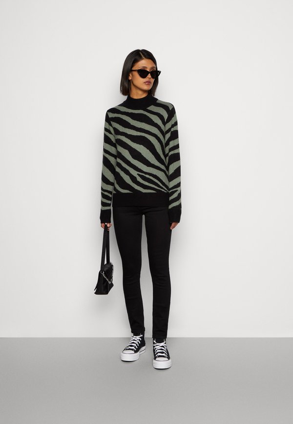 Weekday SPARE SKINNY