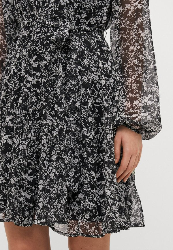 Vero Moda Tall VMSMILLA VOLUME SHORT DRESS