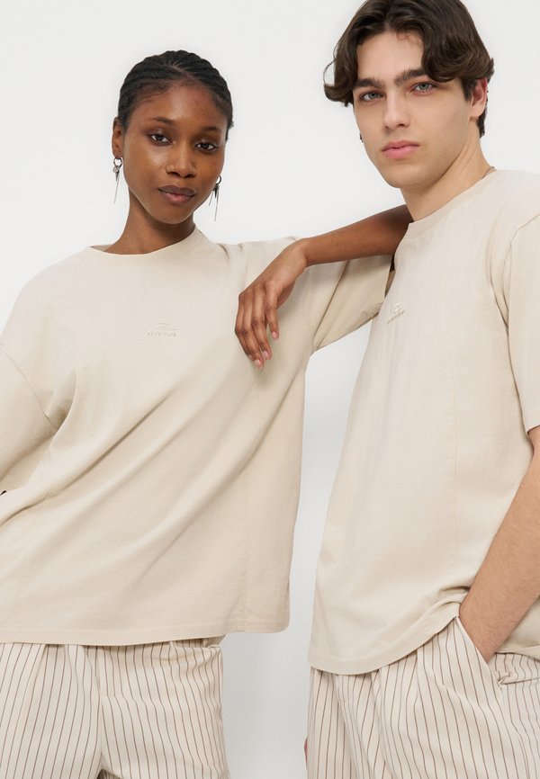 YOURTURN by Zalando OVERSIZED FIT WITH SEAMS AND EMBRO